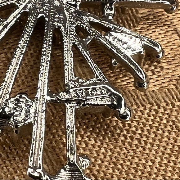 VINTAGE AVON SILVER EARRINGS RHINESTONE ACCENT HOLIDAY GIFT RETRO - Picture 6 of 8